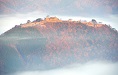 雲海に浮かび上がる竹田城跡